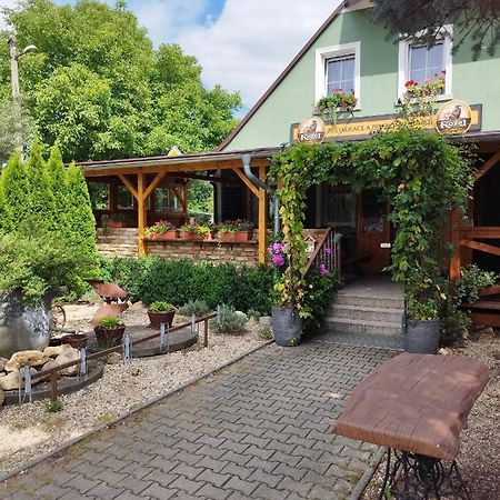 Restaurace A Penzion U Kuliku Raspenava Exterior foto